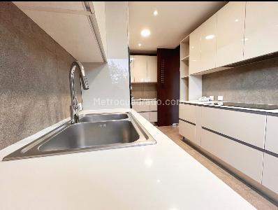 Apartamento de 2 alcobas en venta en Chico Museo, Bogotá, 160 m² · foto 8 de 10