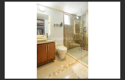 Apartamento de 3 alcobas en venta en Santa Bárbara Occidental, Bogotá, 166 m² · foto 7 de 13