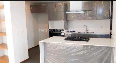 Apartamento de 3 alcobas en venta en Chico Navarra, Bogotá, 151 m² · foto 3 de 8