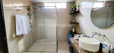Apartamento de 3 alcobas en venta en Chico Navarra, Bogotá, 236 m² · foto 17 de 18