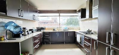 Apartamento de 3 alcobas en venta en Chico Navarra, Bogotá, 236 m² · foto 7 de 18