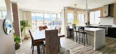 Apartamento de 2 alcobas en venta en Santa Bárbara Occidental, Bogotá, 160 m² · foto 2 de 16