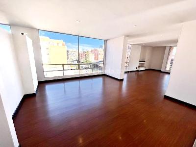 Apartamento de 3 alcobas en venta en Chico Navarra, Bogotá, 184 m² · foto 12 de 13
