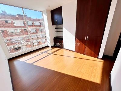 Apartamento de 3 alcobas en venta en Chico Navarra, Bogotá, 184 m² · foto 4 de 13
