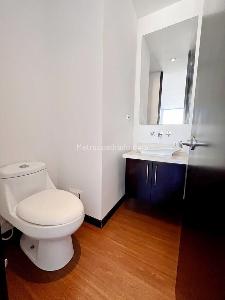 Apartamento de 3 alcobas en venta en Chico Navarra, Bogotá, 184 m² · foto 5 de 13