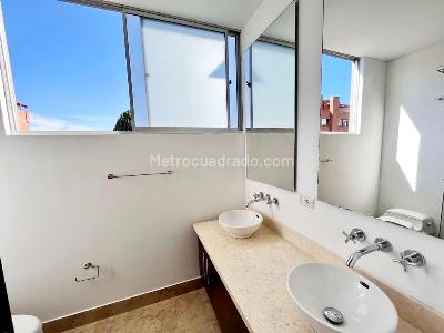 Apartamento de 3 alcobas en venta en Chico Navarra, Bogotá, 184 m² · foto 8 de 13