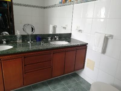 Apartamento de 3 alcobas en venta en Chico Reservado, Bogotá, 242 m² · foto 18 de 20