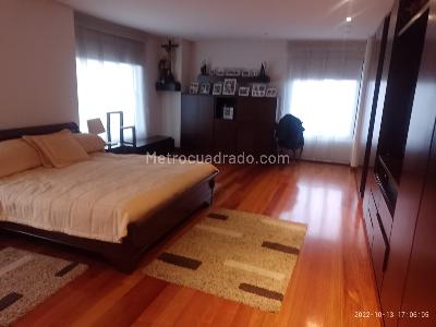 Apartamento de 3 alcobas en venta en Chico Navarra, Bogotá, 270 m² · foto 10 de 19