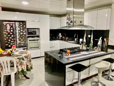 Casa de 5 alcobas en venta en Carabelas, Bogotá, 320 m² · foto 3 de 18