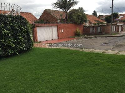 Casa de 4 alcobas en venta en Cedro Bolivar, Bogotá, 370 m² · foto 2 de 20