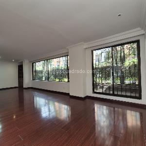 Apartamento de 2 alcobas en venta en Chico Reservado, Bogotá, 84 m² · foto 2 de 20