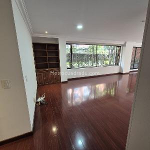 Apartamento de 2 alcobas en venta en Chico Reservado, Bogotá, 84 m² · foto 3 de 20