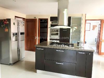 Casa de 4 alcobas en venta en San Jose De Bavaria, Bogotá, 500 m² · foto 2 de 19