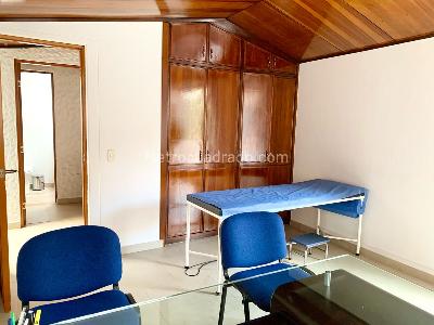 Casa de 5 alcobas en venta en Santa Paula, Bogotá, 280 m² · foto 8 de 19