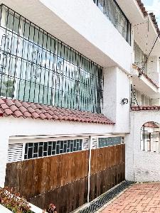 Casa de 5 alcobas en venta en Santa Paula, Bogotá, 280 m² · foto 18 de 19