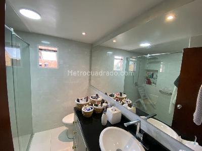 Apartamento de 2 alcobas en venta en Buganvilla Multicentro, Bogotá, 137 m² · foto 13 de 16