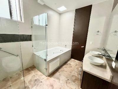 Apartamento de 3 alcobas en venta en Chico Reservado, Bogotá, 160 m² · foto 6 de 13