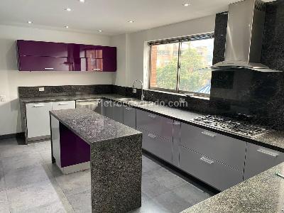 Apartamento de 3 alcobas en venta en Chico Reservado, Bogotá, 222 m² · foto 7 de 17