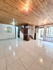 Apartamento de 3 alcobas en venta en Chapinero San Luis, Bogotá, 120 m² · foto 2 de 11
