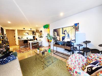 Apartamento de 2 alcobas en venta en Santa Barbara Occidental, Bogotá, 87 m² · foto 4 de 10