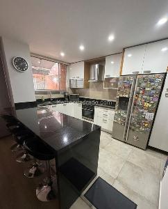 Apartamento de 2 alcobas en venta en Los Rosales Emaus, Bogotá, 105 m² · foto 6 de 7