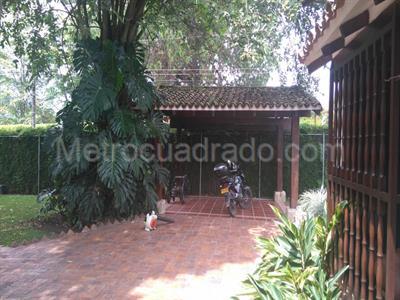 Casa de 3 alcobas en venta en La Riverita, Cali, 391 m² · foto 2 de 20