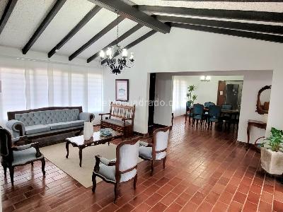 Casa de 3 alcobas en venta en Santa Monica, Cali, 370 m² · foto 2 de 8