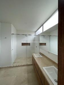 Apartamento de 3 alcobas en venta en Santa Rita, Cali, 218 m² · foto 2 de 16