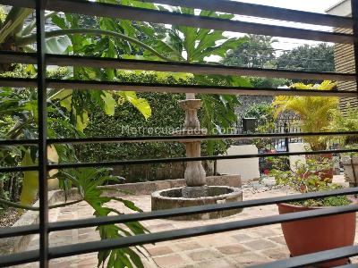 Apartamento de 4 alcobas en venta en Santa Rita, Cali, 400 m² · foto 18 de 19