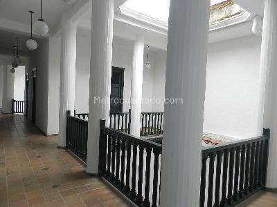 Casa de 5 alcobas en venta en La Merced, Cali, 682 m² · foto 2 de 19