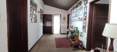 Casa de 5 alcobas en venta en Chico Navarra, Bogotá, 454 m² · foto 2 de 20
