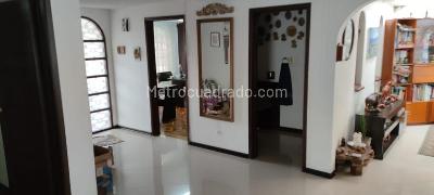 Casa de 5 alcobas en venta en Chico Navarra, Bogotá, 454 m² · foto 8 de 20