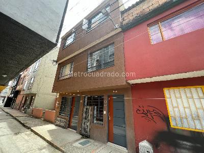 Casa de 5 alcobas en venta en Garces Navas Oriental, Bogotá, 225 m² · foto 2 de 18