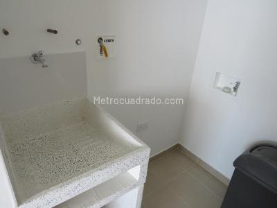 Apartamento de 2 alcobas en venta en Loma De San Jose, Sabaneta, 56 m² · foto 7 de 20