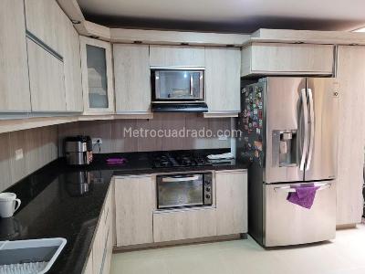 Casa de 5 alcobas en venta en La Castellana, Medellín, 362 m² · foto 5 de 20