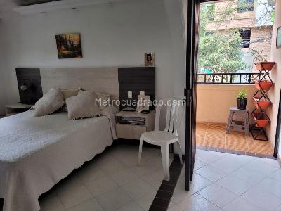 Casa de 5 alcobas en venta en La Castellana, Medellín, 362 m² · foto 12 de 20