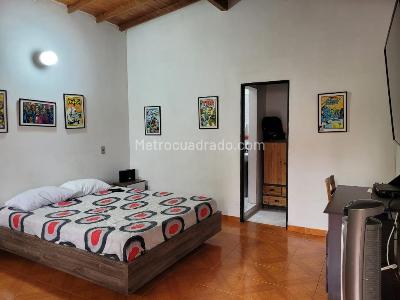 Casa de 5 alcobas en venta en La Castellana, Medellín, 362 m² · foto 17 de 20