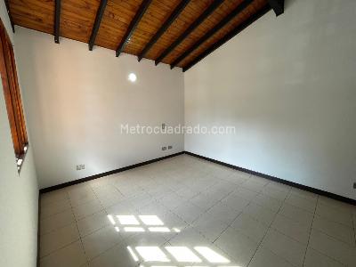 Casa de 5 alcobas en arriendo en Robledo, Medellín · foto 20 de 20