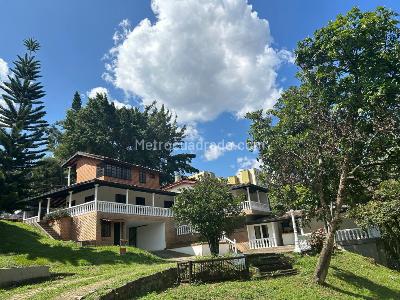 Casa de 5 alcobas en arriendo en Robledo, Medellín · foto 2 de 20