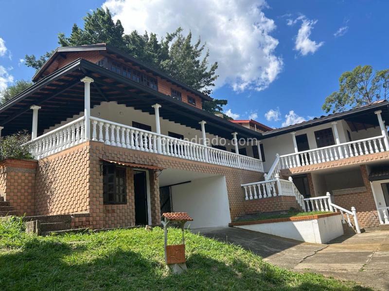 Imponente Casa Campestre en Robledo - 3