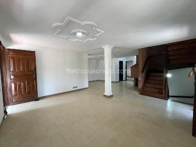Casa de 5 alcobas en arriendo en Robledo, Medellín · foto 8 de 20