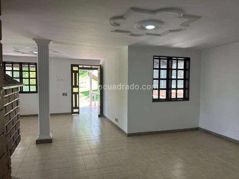 Imponente Casa Campestre en Robledo - 9