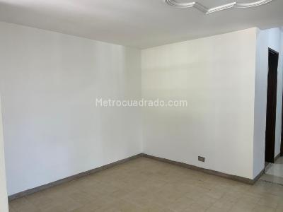 Casa de 5 alcobas en arriendo en Robledo, Medellín · foto 10 de 20