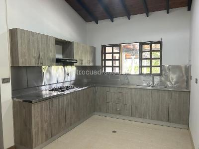 Casa de 5 alcobas en arriendo en Robledo, Medellín · foto 11 de 20
