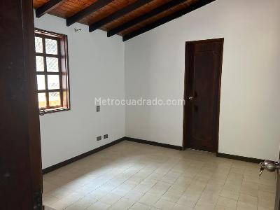 Casa de 5 alcobas en arriendo en Robledo, Medellín · foto 13 de 20