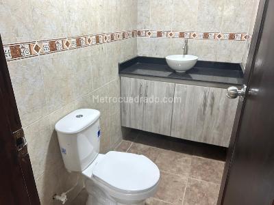 Casa de 5 alcobas en arriendo en Robledo, Medellín · foto 14 de 20