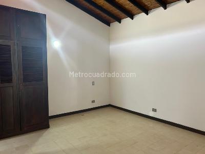 Casa de 5 alcobas en arriendo en Robledo, Medellín · foto 15 de 20