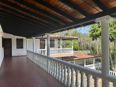Casa de 5 alcobas en arriendo en Robledo, Medellín · foto 16 de 20