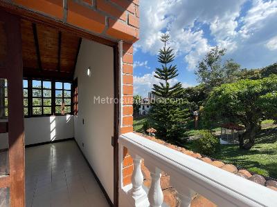 Casa de 5 alcobas en arriendo en Robledo, Medellín · foto 17 de 20