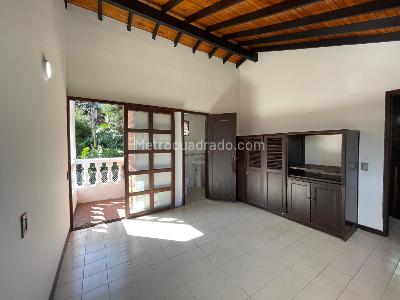 Casa de 5 alcobas en arriendo en Robledo, Medellín · foto 19 de 20